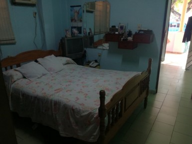Duplex with 2 bedrooms for sale in Los Quemados, Marianao, La Habana