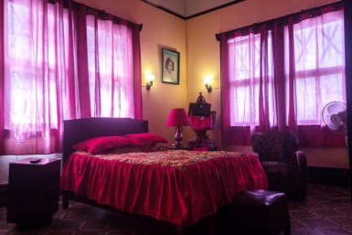 Casa Independiente de 4 habitaciones en venta en Los Quemados, Marianao, La Habana