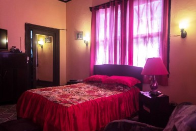 Casa Independiente de 4 habitaciones en venta en Los Quemados, Marianao, La Habana