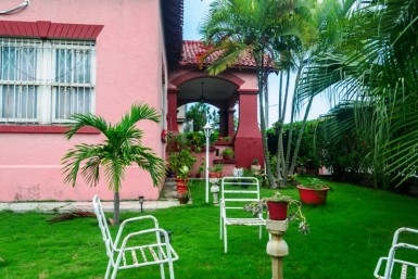 Casa Independiente de 4 habitaciones en venta en Los Quemados, Marianao, La Habana