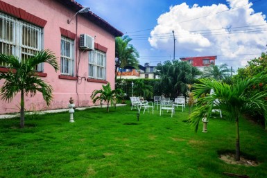 Casa Independiente de 4 habitaciones en venta en Los Quemados, Marianao, La Habana