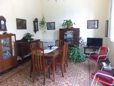 Casa Independiente de 6 habitaciones en venta en Los Quemados, Marianao, La Habana