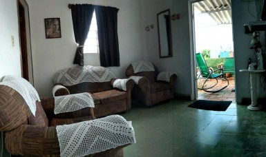 Duplex with 8 bedrooms for sale in Villa I, Guanabacoa, La Habana