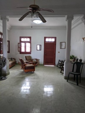 Duplex with 8 bedrooms for sale in Villa I, Guanabacoa, La Habana