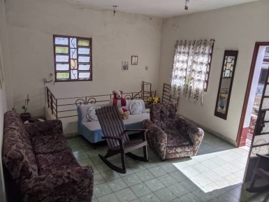 Duplex with 8 bedrooms for sale in Villa I, Guanabacoa, La Habana
