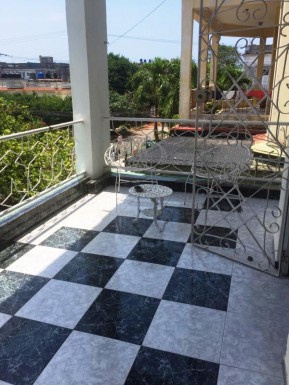 Biplanta de 4 habitaciones en venta en Vedado, Plaza de la Revolución, La Habana