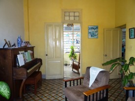 Casa Independiente de 4 habitaciones en permuta en Vedado, Plaza de la Revolución, La Habana - 3
