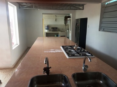 Casa Independiente de 5 habitaciones en venta en Las Guásimas, Arroyo Naranjo, La Habana