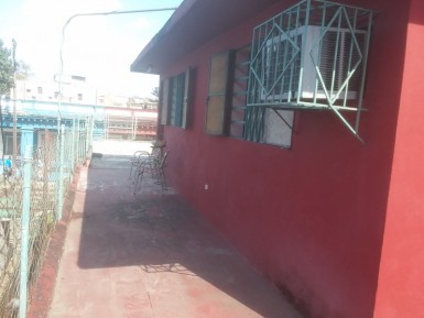 Casa Independiente de 4 habitaciones en venta en Los Quemados, Marianao, La Habana
