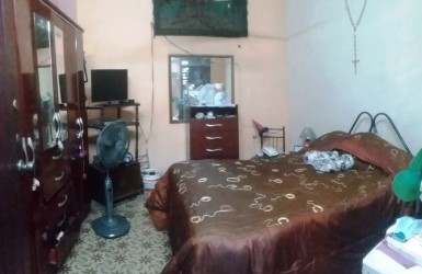 Casa Independiente de 4 habitaciones en venta en Los Quemados, Marianao, La Habana