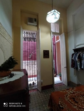 Casa Colonial de 4 habitaciones en venta en Catedral, Habana Vieja, La Habana