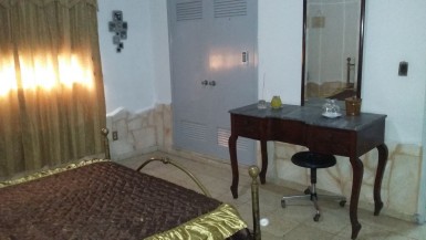Casa Independiente de 6 habitaciones en venta en Nuevo Vedado, Plaza de la Revolución, La Habana