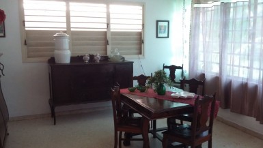 Casa Independiente de 6 habitaciones en venta en Nuevo Vedado, Plaza de la Revolución, La Habana