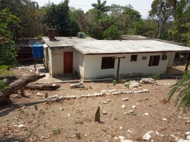 Casa Independiente de 3 habitaciones en permuta en Habana del Este, La Habana