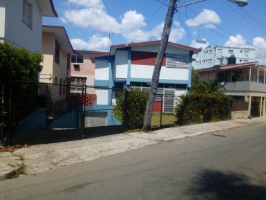 Casa Independiente de 4 habitaciones en venta en Nuevo Vedado, Plaza de la Revolución, La Habana