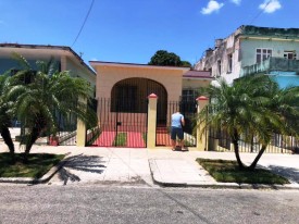 Casa Independiente de 5 habitaciones en venta en Miramar, Playa, La Habana - Miniatura 1