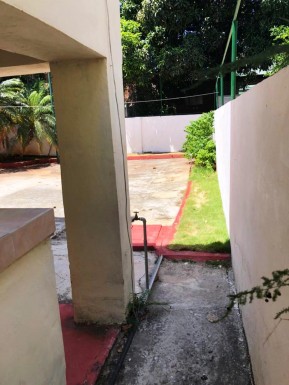 Casa Independiente de 5 habitaciones en venta en Miramar, Playa, La Habana