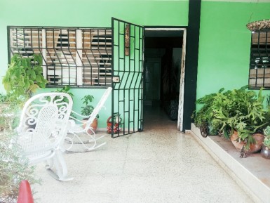 Casa Independiente de 4 habitaciones en venta en Vedado, Plaza de la Revolución, La Habana