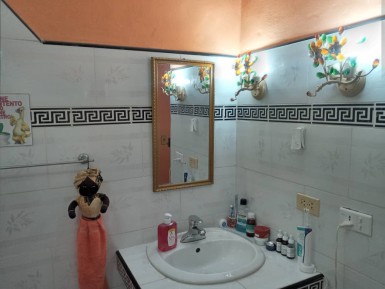 Casa Independiente de 4 habitaciones en venta en Cojímar, Habana del Este, La Habana