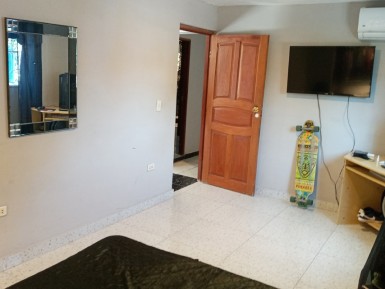 Casa Independiente de 7 habitaciones en venta en Antonio Guiteras, Habana del Este, La Habana