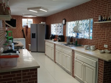 Casa Independiente de 7 habitaciones en venta en Antonio Guiteras, Habana del Este, La Habana