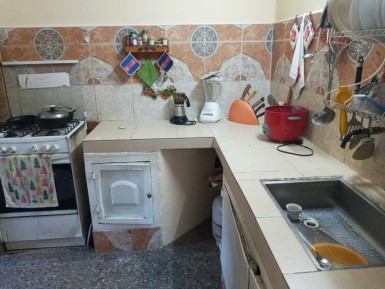 Casa Independiente de 7 habitaciones en venta en Antonio Guiteras, Habana del Este, La Habana