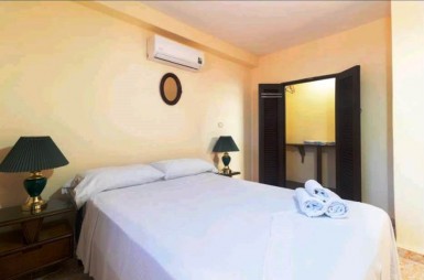 Casa Independiente de 5 habitaciones en venta en Vedado, Plaza de la Revolución, La Habana