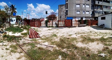 Casa Independiente de 2 habitaciones en venta en Las Cañas, Cerro, La Habana