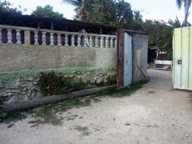 Casa Independiente de 2 habitaciones en venta en Las Cañas, Cerro, La Habana