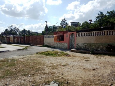 Casa Independiente de 2 habitaciones en venta en Las Cañas, Cerro, La Habana