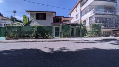 Casa de 4 habitaciones en venta en Nuevo Vedado, Plaza de la Revolución, La Habana