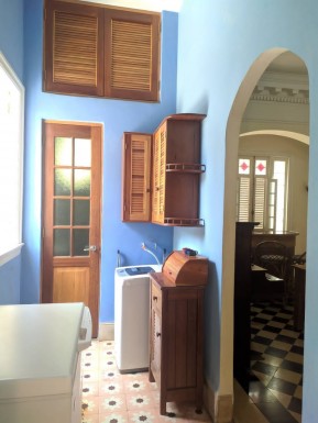 Casa Independiente de 5 habitaciones en venta en Playa, La Habana