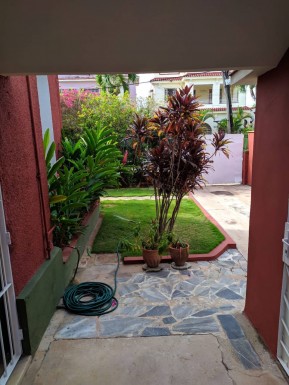 Casa Independiente de 5 habitaciones en venta en Playa, La Habana