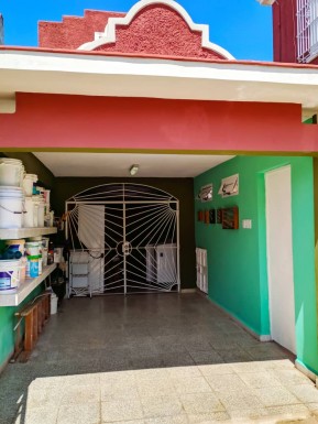 Casa Independiente de 5 habitaciones en venta en Playa, La Habana