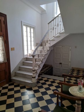 Casa Independiente de 5 habitaciones en venta en Playa, La Habana