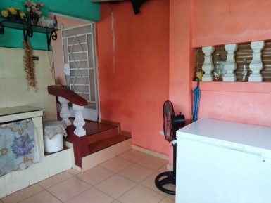 Casa de 2 habitaciones en venta en Cuatro Caminos, Cotorro, La Habana