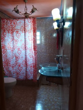 Casa de 2 habitaciones en venta en Cuatro Caminos, Cotorro, La Habana