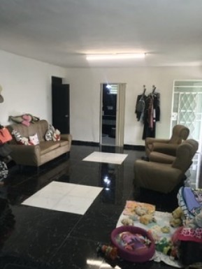 Casa Independiente de 4 habitaciones en venta en California, San Miguel del Padrón, La Habana