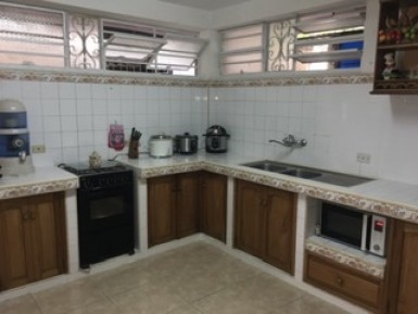 Casa Independiente de 4 habitaciones en venta en California, San Miguel del Padrón, La Habana
