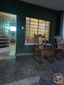 Casa de 4 habitaciones en venta en Ampliación del Sevillano, Arroyo Naranjo, La Habana - Miniatura 1