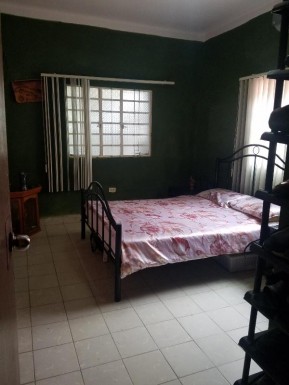 Casa de 4 habitaciones en venta en Ampliación del Sevillano, Arroyo Naranjo, La Habana