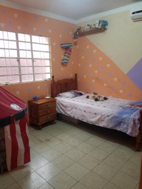 Casa de 4 habitaciones en venta en Ampliación del Sevillano, Arroyo Naranjo, La Habana