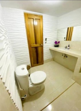 Casa Independiente de 3 habitaciones en venta en Guanabo, Habana del Este, La Habana
