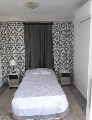 Casa Independiente de 3 habitaciones en venta en Guanabo, Habana del Este, La Habana