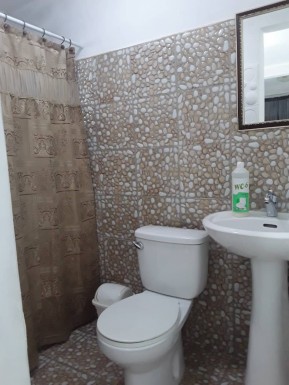 Casa Independiente de 3 habitaciones en venta en Guanabo, Habana del Este, La Habana
