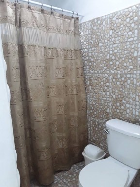 Casa Independiente de 3 habitaciones en venta en Guanabo, Habana del Este, La Habana
