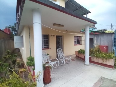 Biplanta de 6 habitaciones en venta en Mazorra, Boyeros, La Habana