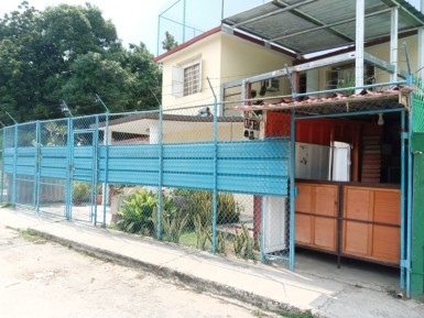 Biplanta de 6 habitaciones en venta en Mazorra, Boyeros, La Habana