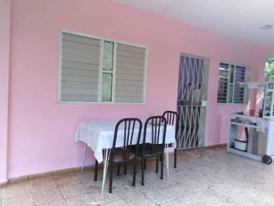 Casa Independiente de 3 habitaciones en venta en Alamar Este, Habana del Este, La Habana