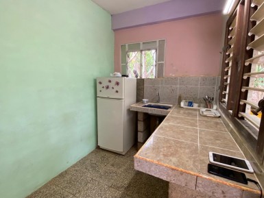 Casa Independiente de 3 habitaciones en venta en Alamar Este, Habana del Este, La Habana
